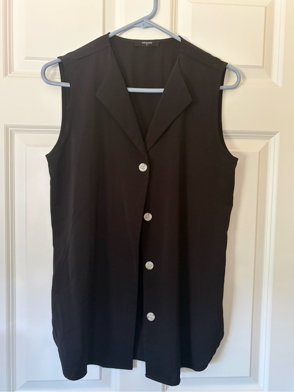 Black Sleeveless Button-Front Collared Shell